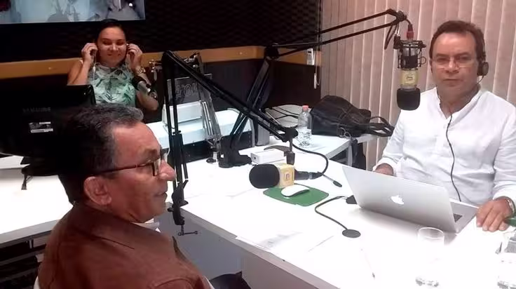 Estación de Radio momento 6